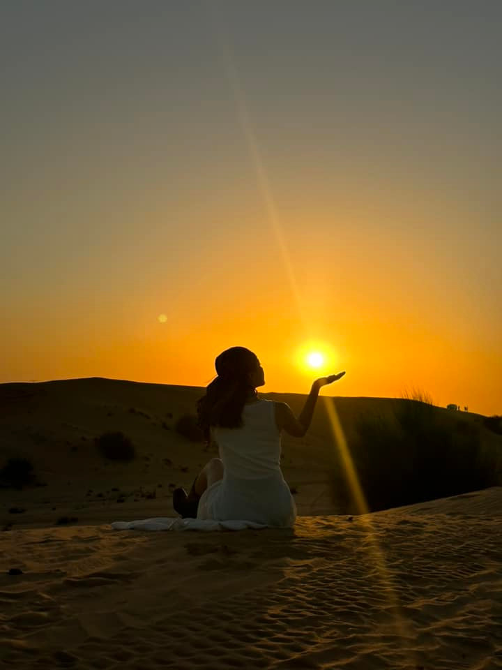 Loạt ảnh đi du lịch mới đây của Chi Pu được fan bình luận khen ngợi nhan sắc, bày tỏ sự "nhớ nhung, yêu thương" thần tượng.