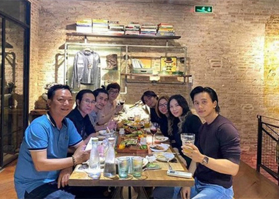 Những hình ảnh Mai Tài Phến luôn sát cánh bên Mỹ Tâm, khi thì tới sự kiện ra mắt phim, lúc thì tới liveshow ca nhạc để cổ vũ... và còn bị bắt gặp tới nhà nữ ca sĩ ở Đà Nẵng ăn tết năm 2022 khiến tin đồn họ là một cặp càng lan rộng.