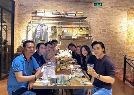 Những hình ảnh Mai Tài Phến luôn sát cánh bên Mỹ Tâm, khi thì tới sự kiện ra mắt phim, lúc thì tới liveshow ca nhạc để cổ vũ... và còn bị bắt gặp tới nhà nữ ca sĩ ở Đà Nẵng ăn tết năm 2022 khiến tin đồn họ là một cặp càng lan rộng.