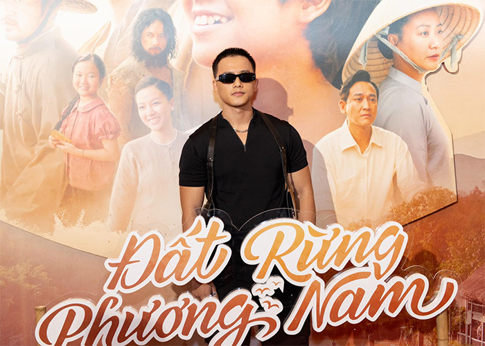 Mai Tài Phến tên thật là Mai Đại Bình, sinh năm 1991, quê ở Bạc Liêu. Anh tốt nghiệp Đại học Sân khấu - Điện ảnh TPHCM năm 2016. Năm 2017, anh đoạt giải quán quân cuộc thi "Gương mặt điện ảnh" và bắt đầu được chú ý khi tham gia diễn xuất trong các MV ca nhạc như "Em gái mưa", "Đừng hỏi em". Anh từng đóng phim "Chị trợ lý của anh", web drama "Bình Báo" và mới đây nhất vào vai Võ Tòng trong "Đất rừng phương Nam". (Ảnh: FBNV)