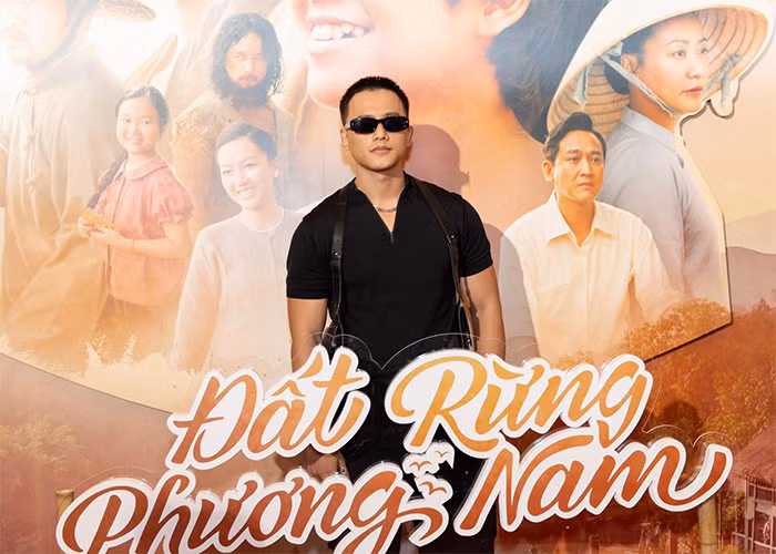 Mai Tài Phến tên thật là Mai Đại Bình, sinh năm 1991, quê ở Bạc Liêu. Anh tốt nghiệp Đại học Sân khấu - Điện ảnh TPHCM năm 2016. Năm 2017, anh đoạt giải quán quân cuộc thi "Gương mặt điện ảnh" và bắt đầu được chú ý khi tham gia diễn xuất trong các MV ca nhạc như "Em gái mưa", "Đừng hỏi em". Anh từng đóng phim "Chị trợ lý của anh", web drama "Bình Báo" và mới đây nhất vào vai Võ Tòng trong "Đất rừng phương Nam". (Ảnh: FBNV)