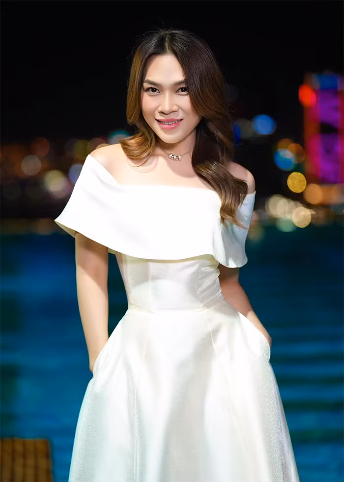 Trước đó, sau khi xem xong phim, Mỹ Tâm vừa vỗ tay vừa hết lời khen ngợi vai Võ Tòng do "bạn trai tin đồn" đóng: "Thích Võ Tòng (Mai Tài Phến đóng) quá". (Ảnh: FBNV)