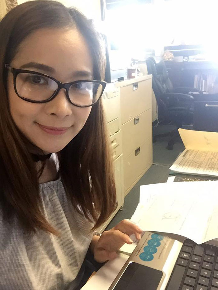 Sang Mỹ, giọng ca sinh năm 1983 làm MC, biên tập viên cho một đài truyền hình. Dịp cuối tuần, cô vẫn nhận show đi hát, diễn kịch.