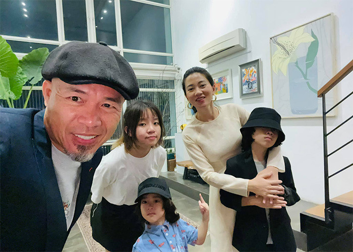 Quỳnh Vũ và Huy Tuấn hiện đã có hai con trai chung. Cả gia đình 4 người cùng con gái riêng của Huy Tuấn thường xuyên có những buổi đi chơi chung, đi du lịch rất vui vẻ.