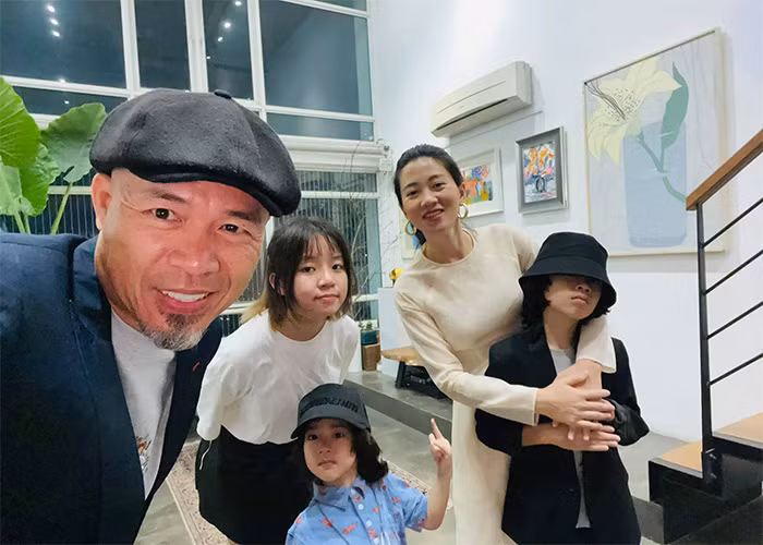 Quỳnh Vũ và Huy Tuấn hiện đã có hai con trai chung. Cả gia đình 4 người cùng con gái riêng của Huy Tuấn thường xuyên có những buổi đi chơi chung, đi du lịch rất vui vẻ.