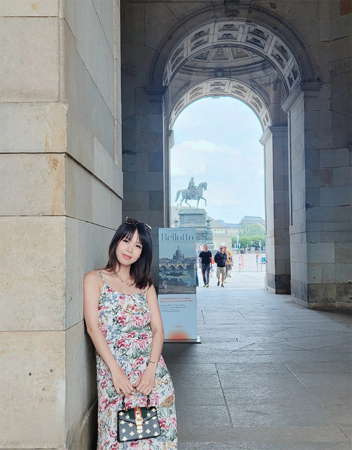 Lan Phương duyên dáng trong chuyến du lịch châu Âu cùng chồng khi đang mang thai con trai thứ ba.