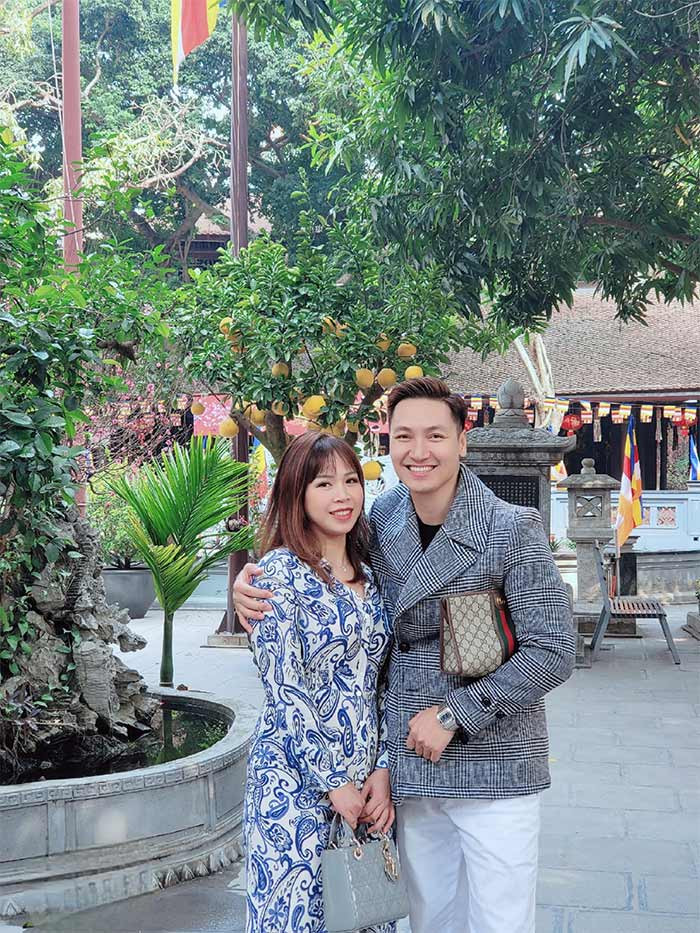 Lan Phương đã từ chối sang định cư bên Đức cùng gia đình để đồng hành cùng bạn trai. Cô cũng là người khuyến khích Mạnh Trường thi vào trường Sân khấu Điện ảnh.