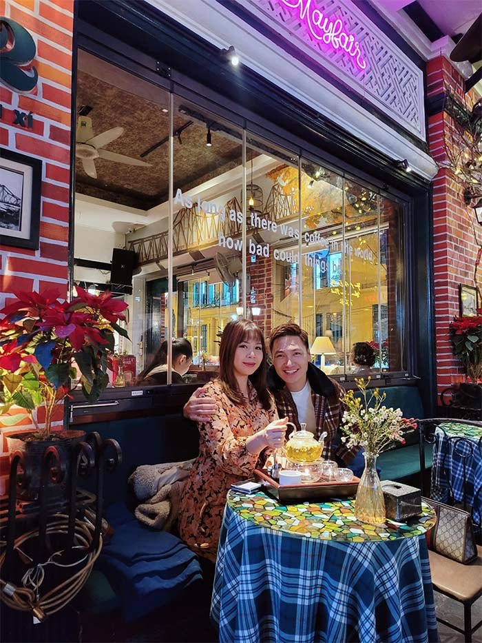 Năm 2008, sau khi Mạnh Trường tốt nghiệp đại học, Lan Phương và Mạnh Trường tổ chức đám cưới.