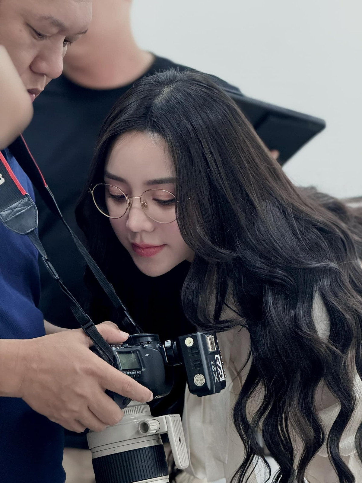 Nhan sắc của Quỳnh Kool ở hậu trường phim khiến cô nhận được nhiều lời khen.