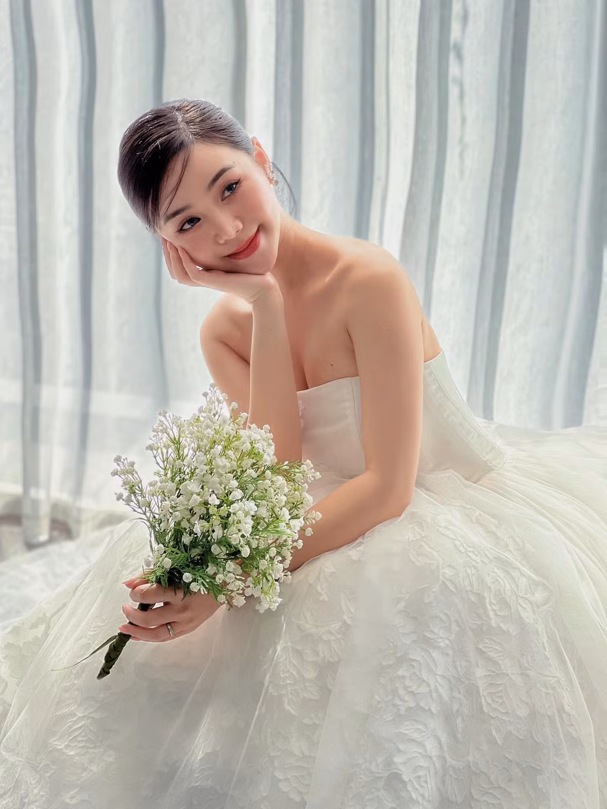 Ngày càng thăng hạng cả về nhan sắc lẫn sự nghiệp nhưng Quỳnh Kool vẫn khá kín tiếng trong chuyện tình cảm. Sau một vài mối tình đổ vỡ, cô hiện tập trung cho diễn xuất.