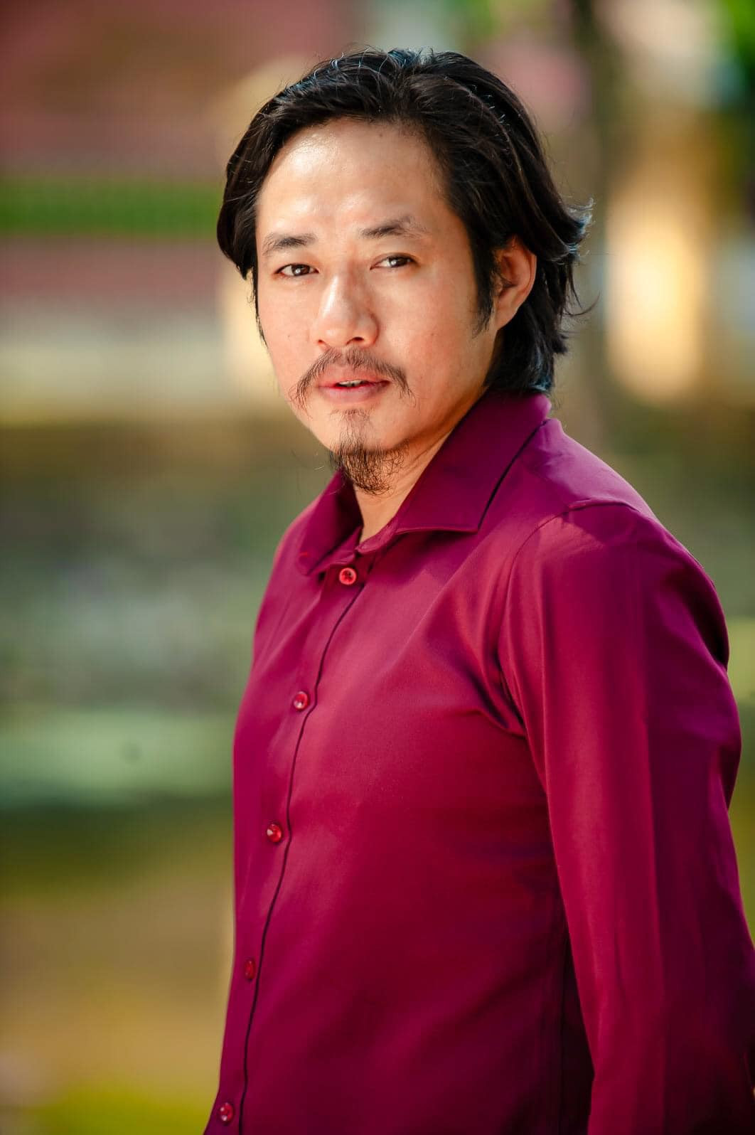 NSƯT Bùi Như Lai là đạo diễn sân khấu vừa nhận huy chương Vàng cho vở "Đến bờ bên kia" tại Liên hoan quốc tế sân khấu thử nghiệm lần thứ V năm 2022.