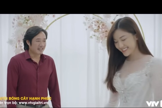 Vợ sắp cưới đã ôm tiền được xem như cả gia tài của bố con Tố rồi cao chạy xa bay. Ảnh cắt clip.