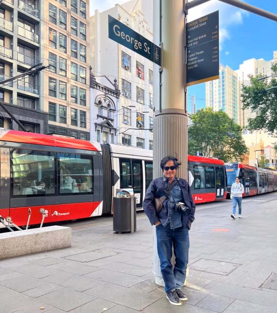 Tiến sĩ, NSƯT Bùi Như Lai sinh năm 1979, tại Hà Nội. Anh là nghệ sĩ nổi tiếng từ khá sớm và được biết đến là nghệ sĩ sân khấu đương đại tài năng với nhiều vở kịch gây tiếng vang.