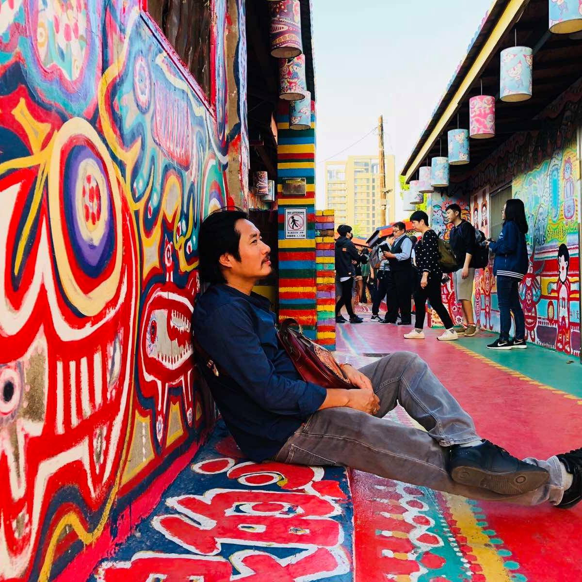 NSƯT Bùi Như Lai từng là Trưởng đoàn kịch hình thể, sau đó là Trưởng đoàn kịch 1 của Nhà hát Tuổi trẻ. Anh hiện là Phó trưởng khoa Sân khấu, Đại học Sân khấu và Điện ảnh Hà Nội.