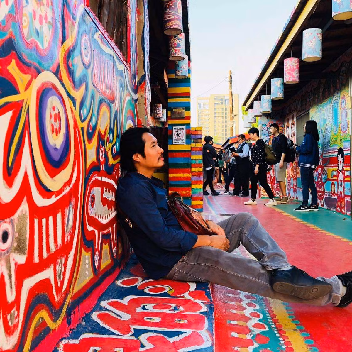 NSƯT Bùi Như Lai từng là Trưởng đoàn kịch hình thể, sau đó là Trưởng đoàn kịch 1 của Nhà hát Tuổi trẻ. Anh hiện là Phó trưởng khoa Sân khấu, Đại học Sân khấu và Điện ảnh Hà Nội.