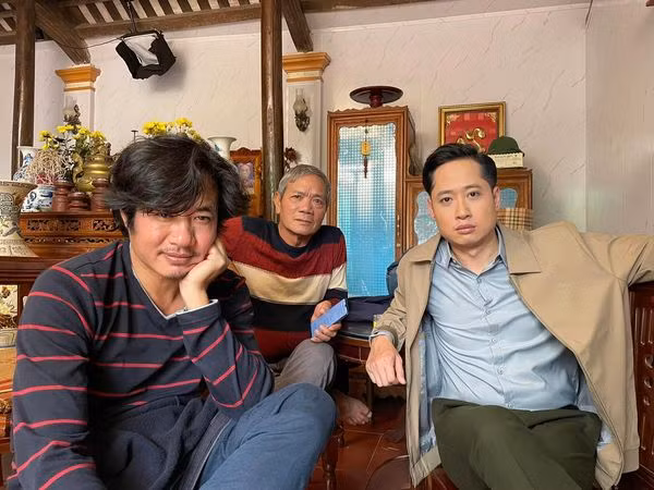 Trong phim "Dưới bóng cây hạnh phúc", NSƯT Bùi Như Lai đóng vai Tố - con cả của ông Công (NSND Quốc Trị). Ảnh: FB Mạnh Hưng.