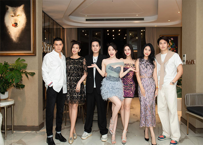 Vì sinh nhật của Quỳnh Nga trước Việt Anh một ngày nên vài năm nay cả hai thường tổ chức chung một buổi.