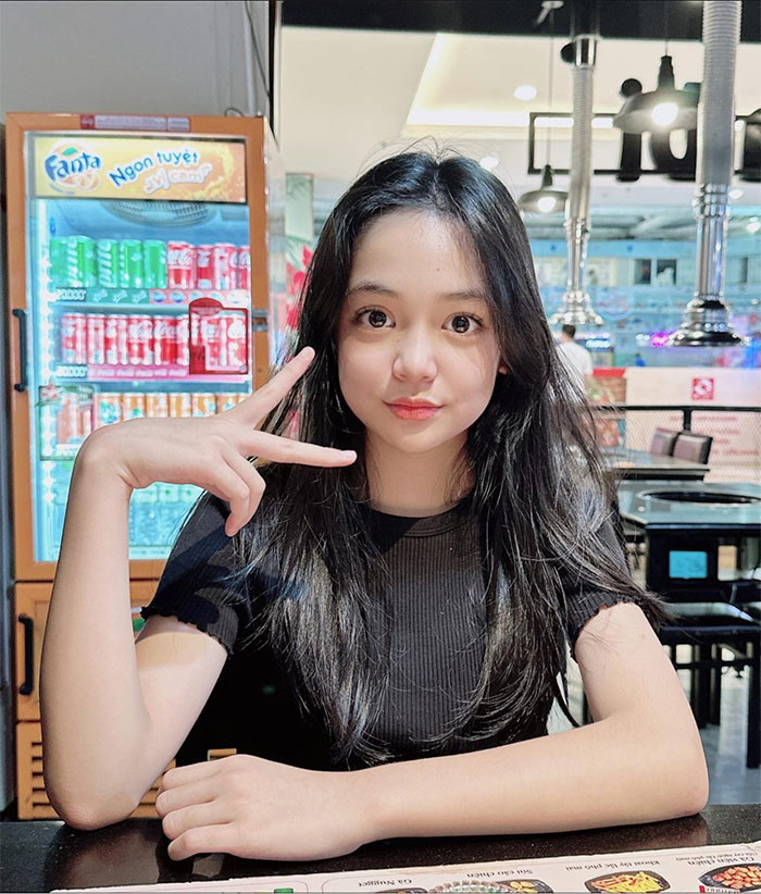  Chu Diệp Anh, cô bé vào vai Vân Trang lúc nhỏ trong phim "Thương ngày nắng về" sau một thời gian đã thay đổi ngoại hình ngỡ ngàng.