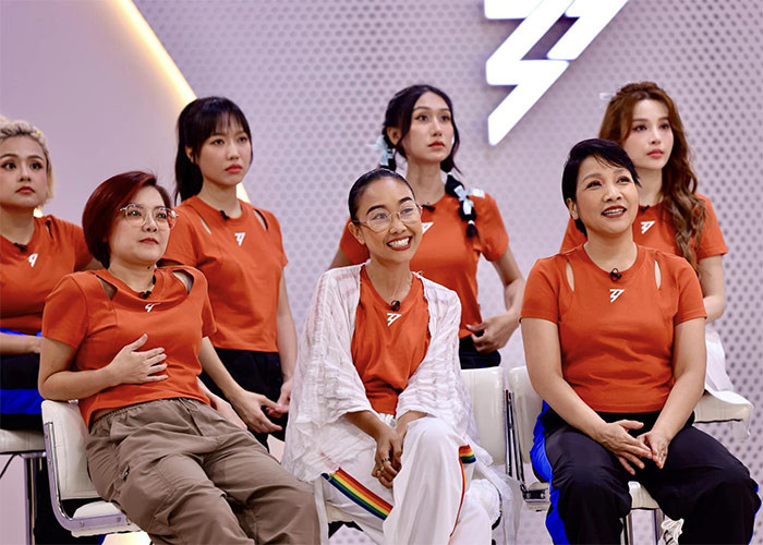 Trong chương trình "Chị đẹp đạp gió rẽ sóng", cô được khán giả đánh giá cao bởi khả năng gắn kết các thành viên trong nhóm và là một trưởng nhóm rất năng động, tài năng.