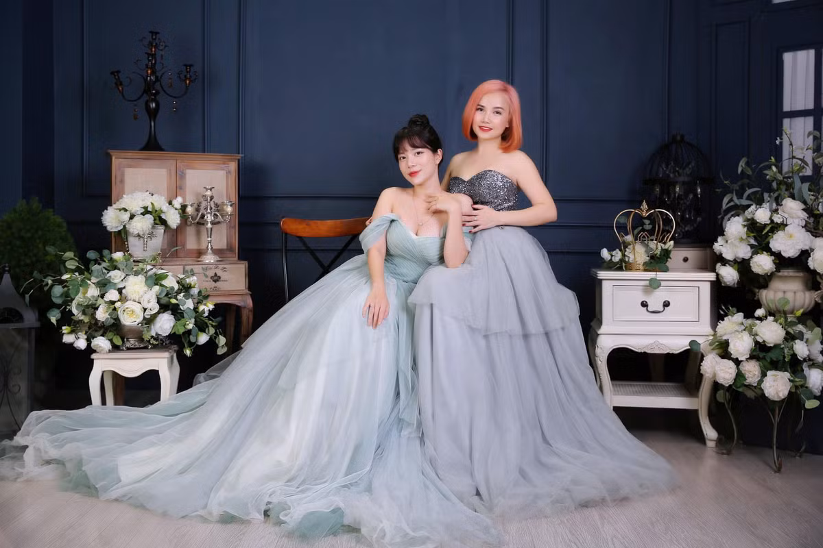 Yến My - con gái đầu của Hoàng Yến xinh đẹp và giỏi giang giống mẹ. Con gái nữ diễn viên từng tham gia nghệ thuật nhưng đã chuyển hướng làm giáo viên dạy kỹ năng sống.