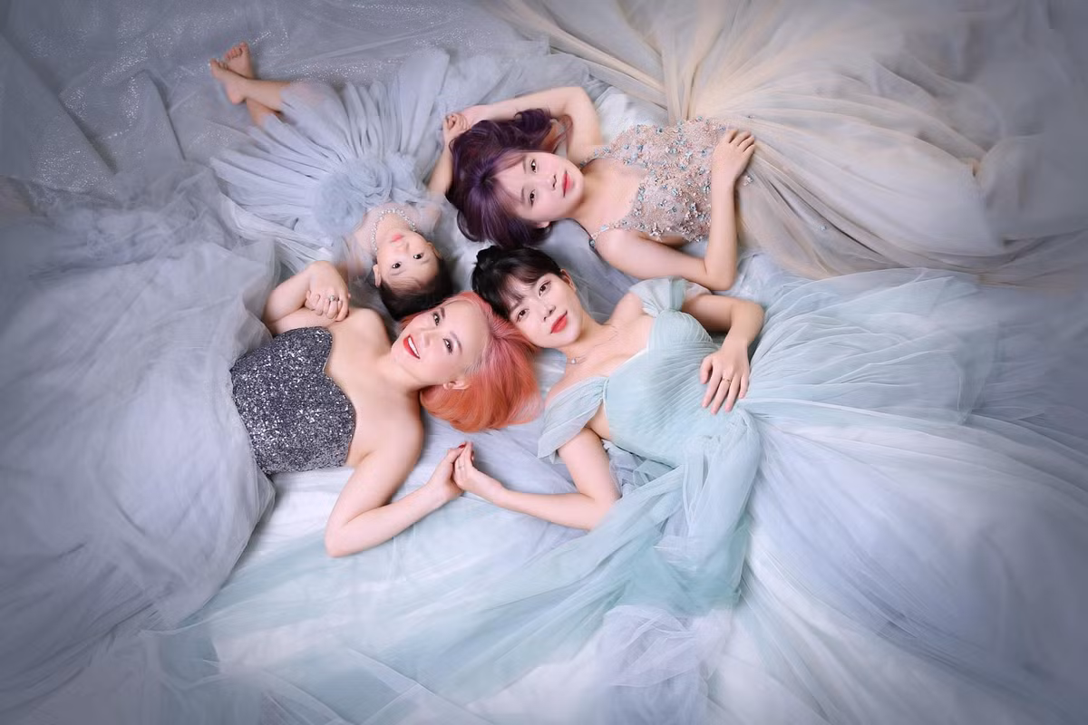 Sau 4 cuộc hôn nhân đổ vỡ, cô Xuyến "Về nhà đi con" chịu khó đầu tư cho nhan sắc, ngày càng trẻ đẹp so với tuổi 47.