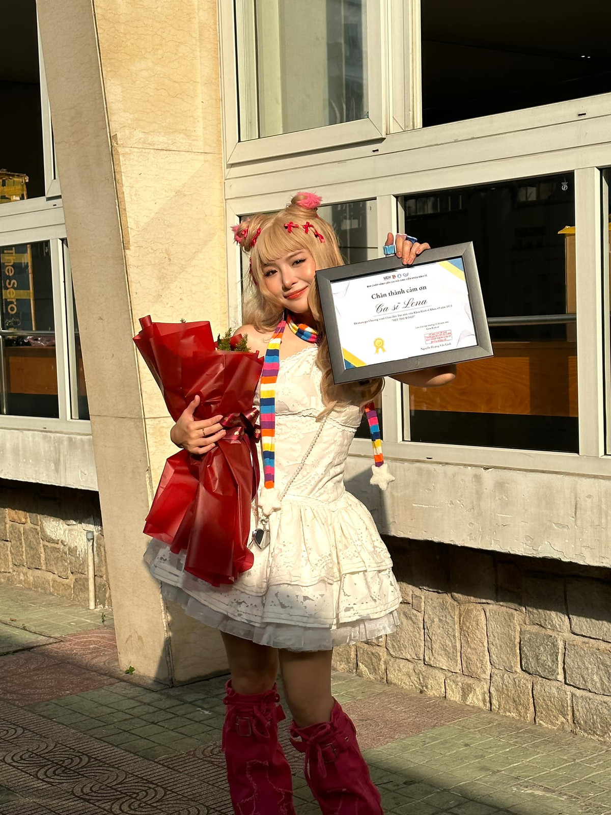 Sở hữu chiều cao “khiêm tốn” 1m56 nhưng mỹ nhân sinh năm 1996 gây ấn tượng với nhan sắc xinh đẹp, vẻ ngoài thần thái cùng phong cách thời trang cực chất.