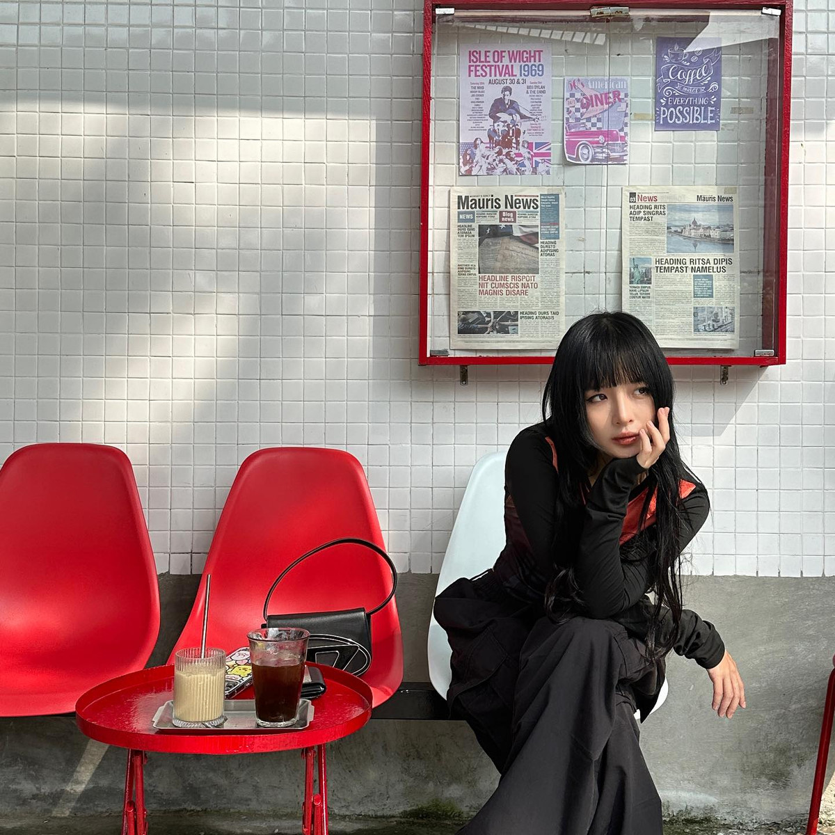 Ngoài diễn xuất, hot girl giới hacker của "Biệt dược đen" còn lấn sân sang ca hát.