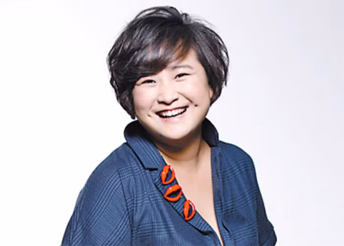 Giả Linh thu hút người đối diện nhờ nụ cười tươi, thân thiện.