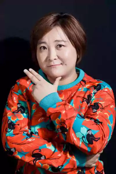 Sau khi bước chân vào showbiz, Giả Linh ngày càng phát tướng. Khuôn mặt cô tròn trịa hơn, vóc dáng cũng dần kém thon gọn hơn trước. Cư dân mạng vô cùng lo lắng cho sức khỏe của Giả Linh, đồng thời đồn đoán liệu có phải sức khỏe của nữ diễn viên có vấn đề.