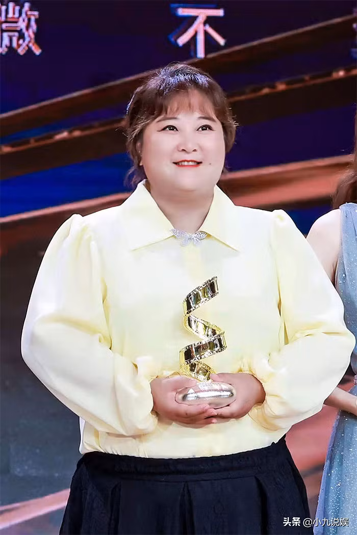 Đáp lại những quan tâm của khán giả, Giả Linh cho biết cô cố tình tăng cân để tạo dấu ấn riêng khi diễn hài.