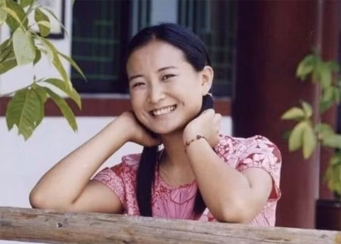 Thời thiếu nữ, khi còn gầy và chưa nổi tiếng của Giả Linh.