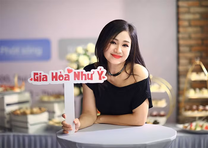 Mới đây, nữ diễn viên tham gia bộ phim "Tình trạng: Đã ly hôn". Cô vào vai một bà mẹ có 4 con đều ly hôn.