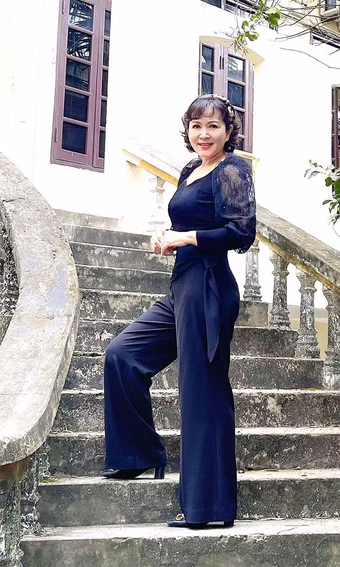 Để giữ được vẻ thanh xuân, mỗi ngày nữ diễn viên "Món quà của cha" tập 1-2 tiếng trong phòng tập.