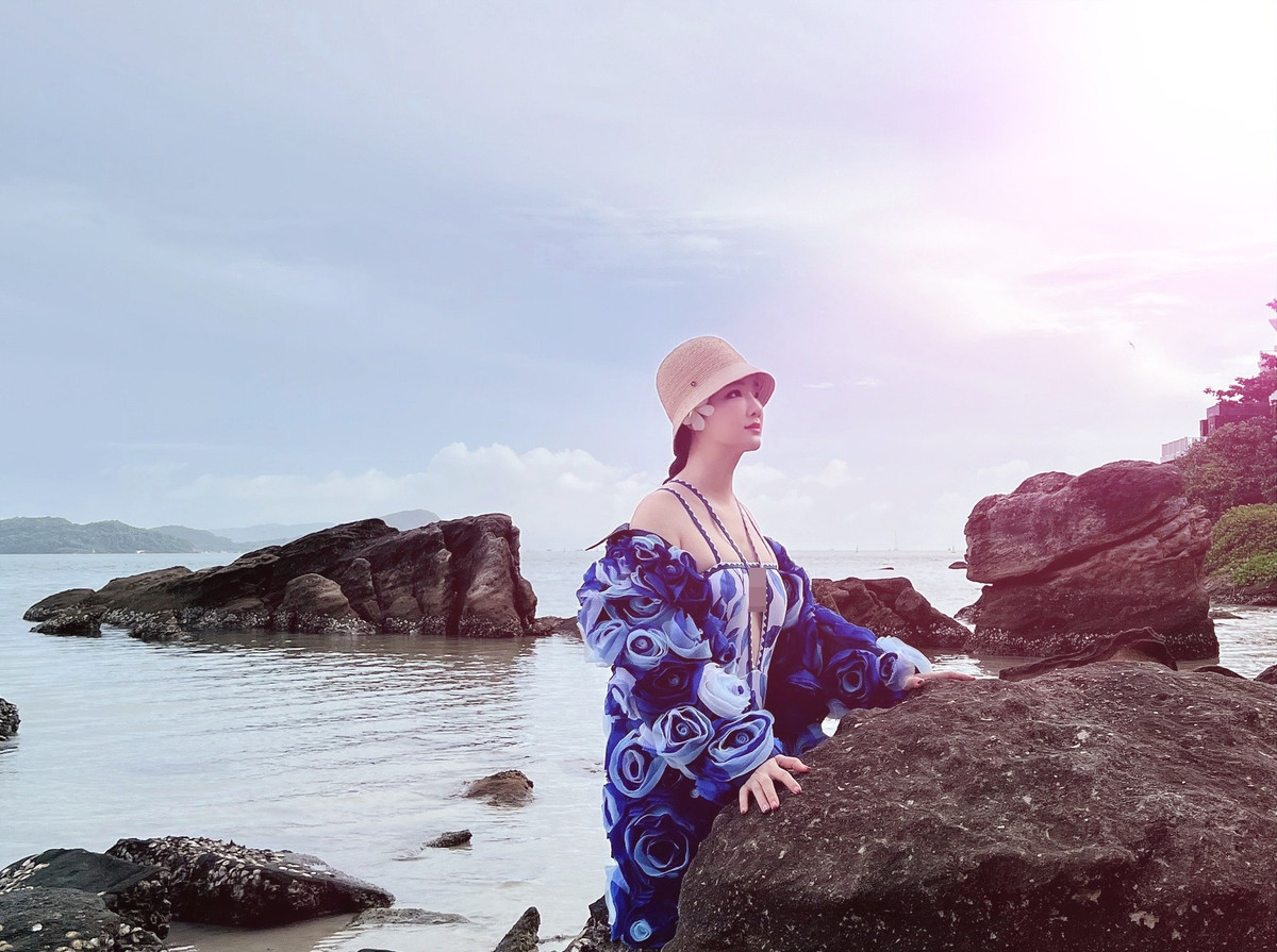 Giáng My khoe vòng một "lấp ló", vóc dáng đẹp nuột nà.