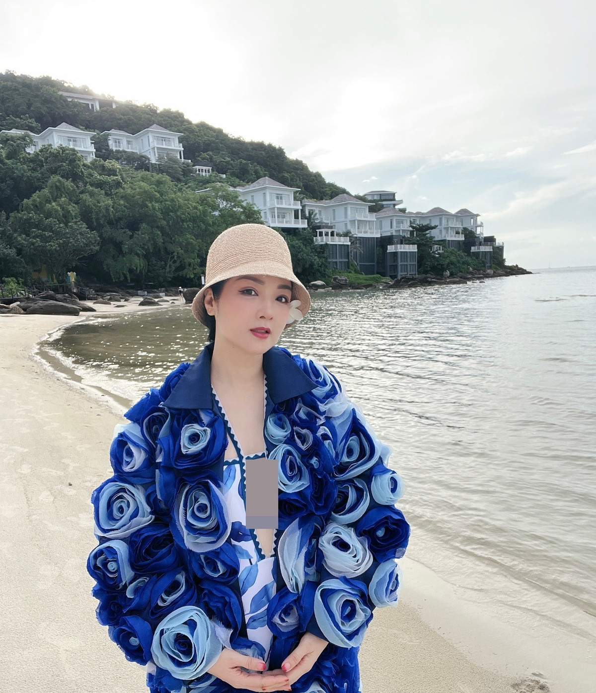 Hoa hậu Đền Hùng khiến khán giả phải trầm trồ mỗi khi đăng ảnh diện bikini khoe vóc dáng nột nà, nhan sắc trẻ trung như gái đôi mươi.