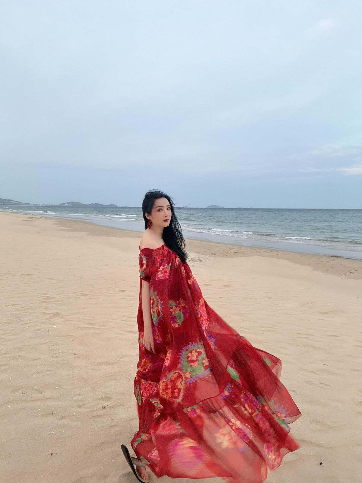 Dù kín đáo hay gợi cảm, Giáng My vẫn toát lên vẻ đẹp thần thái kiêu sa cùng vóc dáng "vạn người mê".