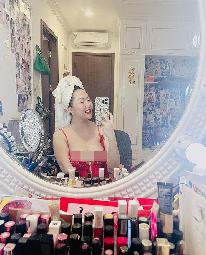 Phi Thanh Vân đã nâng ngực, bơm vòng ba lên 104 cm, sửa mũi, độn cằm, chỉnh răng, nhuộm da...