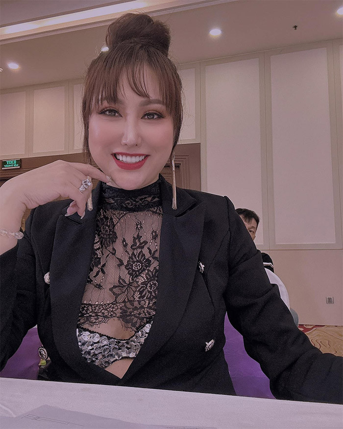 Khi bị tăng cân, khuôn mặt của Phi Thanh Vân to lên trông thấy.