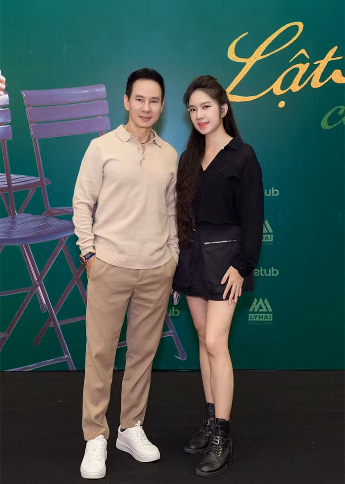 Lý Hải xuất thân là một ca sĩ. Sau đó anh bước chân vào lĩnh vực diễn xuất, làm đạo diễn, nhà sản xuất phim và gặt hái thành công với series phim "Lật mặt".