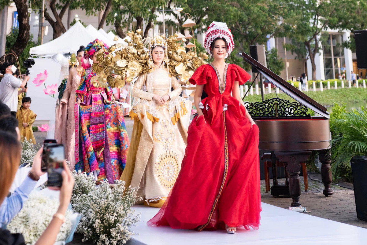  Hoa hậu trả lại vương miện ngay sau giây phút đăng quang được xem là điều hiếm hoi trong lịch sử của các cuộc thi hoa hậu tại Việt Nam. Ảnh: Huy Tran.