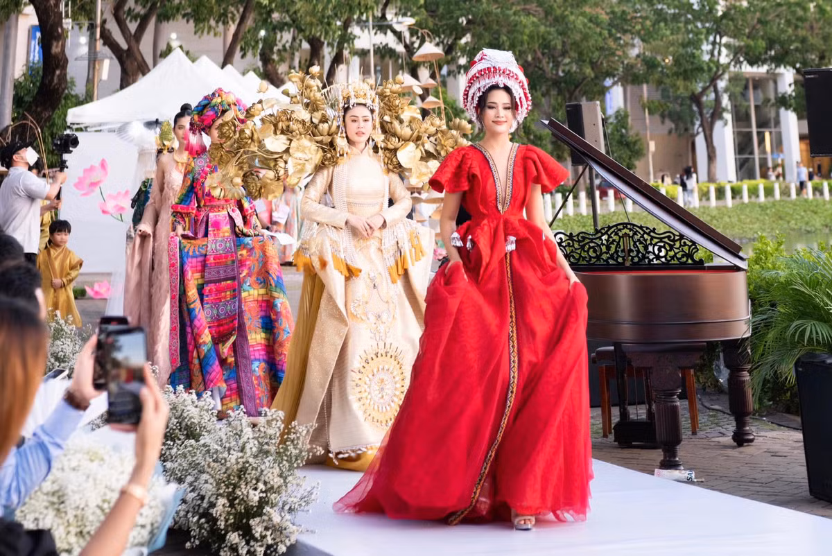  Hoa hậu trả lại vương miện ngay sau giây phút đăng quang được xem là điều hiếm hoi trong lịch sử của các cuộc thi hoa hậu tại Việt Nam. Ảnh: Huy Tran.