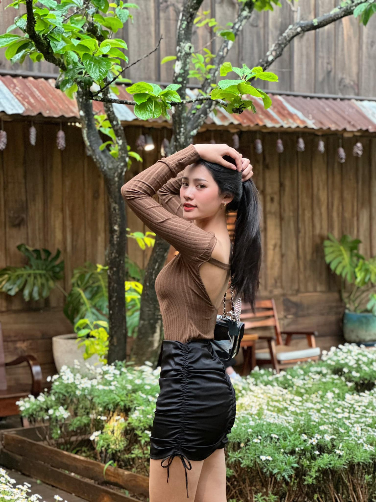 Hình ảnh đời thường "gây thương nhớ" của hoa hậu trả lại vương miện hậu đăng quang.