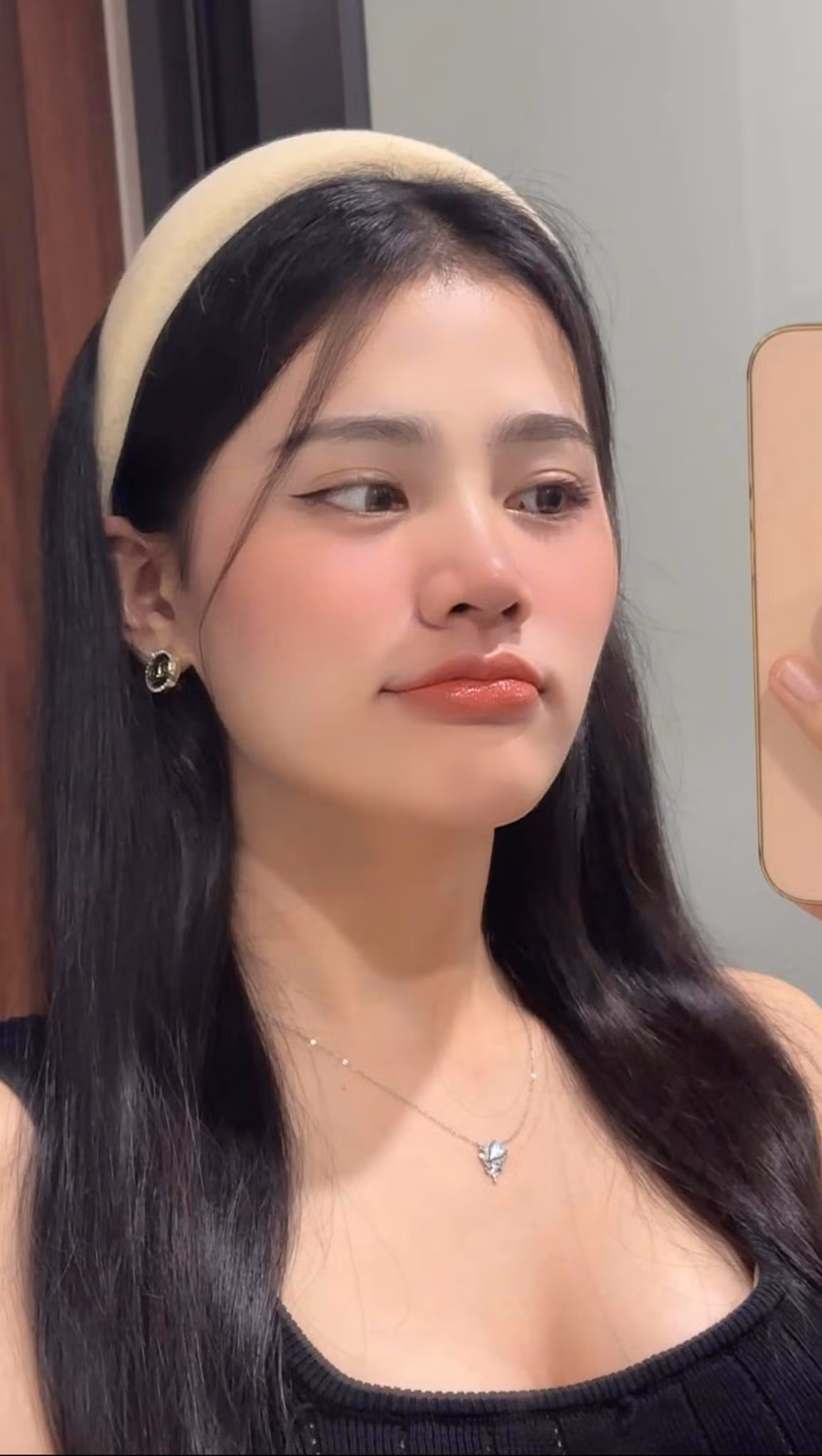 Hoa hậu Đinh Như Phương còn gây ngỡ ngàng với nhan sắc ngày càng thăng hạng chỉ sau chưa đầy một năm.