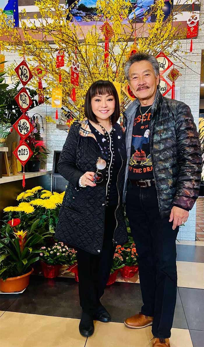 Hai vợ chồng nữ ca sĩ hiện sống trong căn nhà rộng hơn 1.000m2 tại bang California, Mỹ. (Ảnh: FBNV)