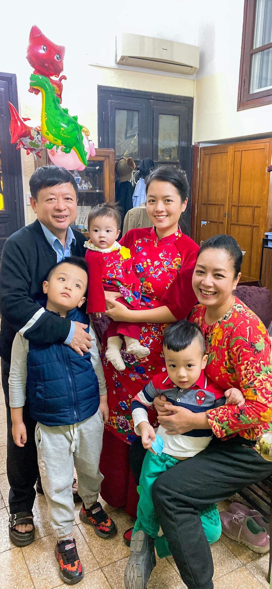 Để giữ được nhan sắc bất chấp thời gian, bà ngoại U60 duy trì tập thể dục đều đặn và có chế độ ăn uống lành mạnh.