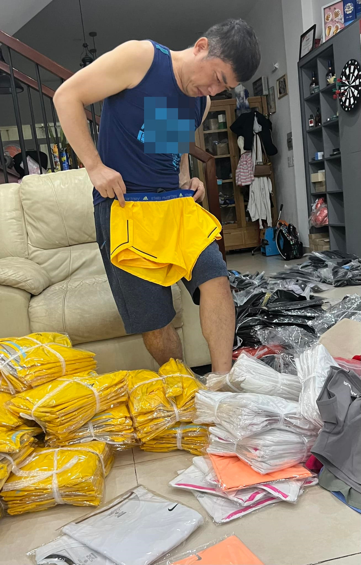 Cuộc sống hiện tại của nam tài tử thế hệ 7X cũng khá giản dị. Anh cũng không ít lần than bị mọi người chê "già" hơn xưa.