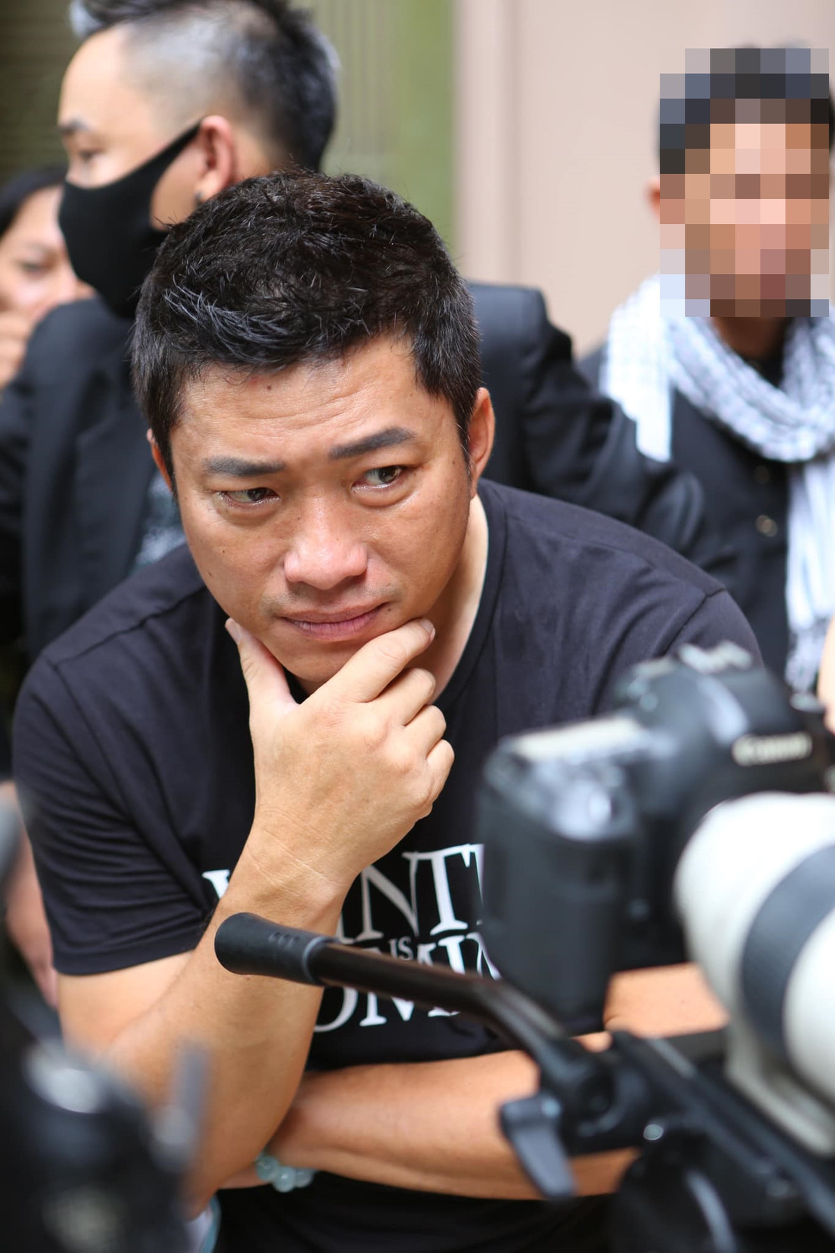 Nam diễn viên U50 tập trung phát triển kênh giải trí riêng trên YouTube với vai trò diễn viên, đạo diễn kiêm nhà sản xuất. Tuy vậy, anh cũng từng vướng phải ồn ào vì khai thác quá nhiều đề tài "nhạy cảm".