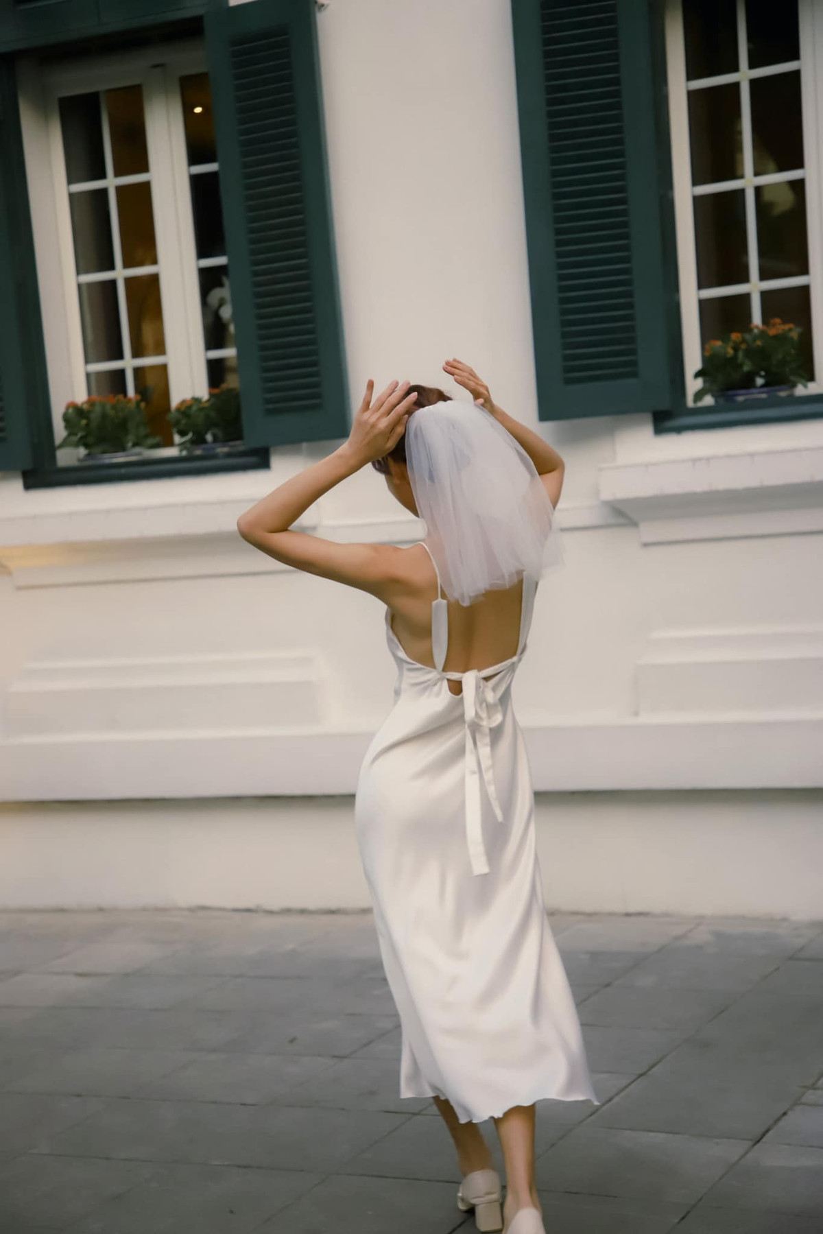 Nữ ca sĩ còn nâng ngực, cắt yết hầu, phẫu thuật thanh quản.