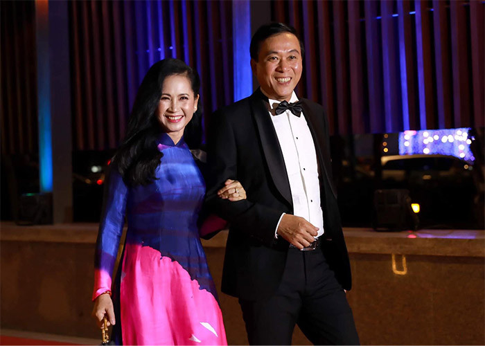 Thỉnh thoảng vợ chồng nghệ sĩ Lan Hương - Đỗ Kỷ cũng nhận lời dự sự kiện hoặc tham gia các buổi gặp gỡ thân thiết.