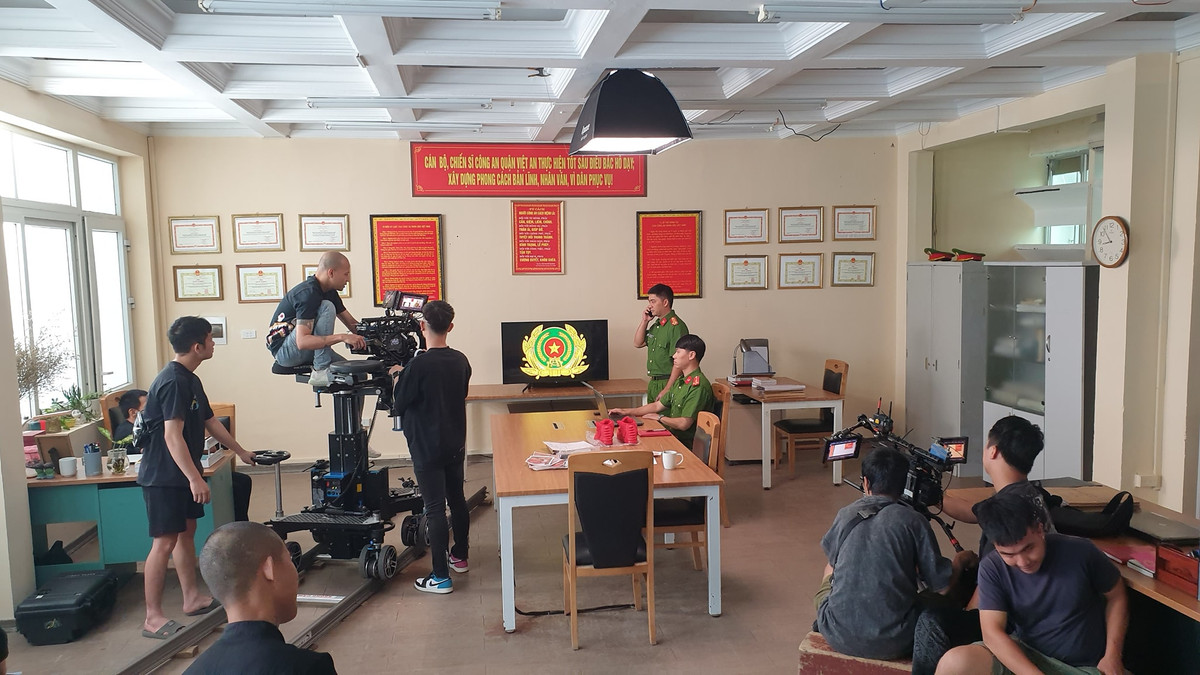 He lo loat anh hau truong phim “Biet duoc den“